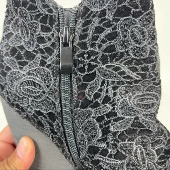 Very Volatile Black Crochet Lace Chunky Block Heel Ankle Boots Women's Size 8.5 - Picture 7 of 10